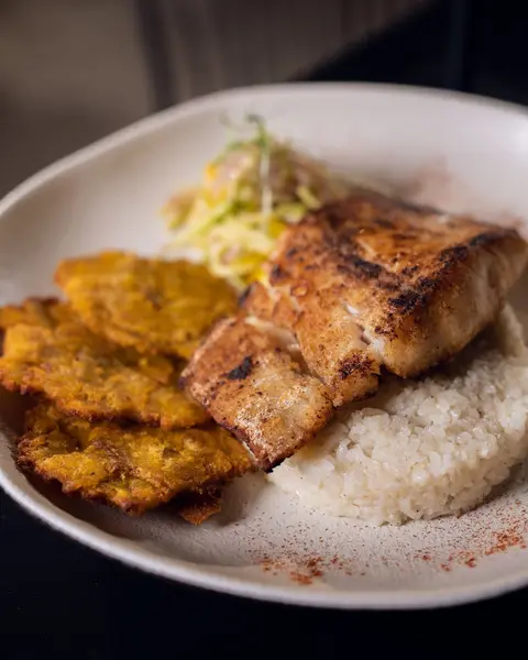 Róbalo a la Parrilla en Arroz Cremoso de Coco