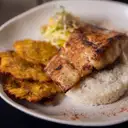 Róbalo a la Parrilla en Arroz Cremoso de Coco